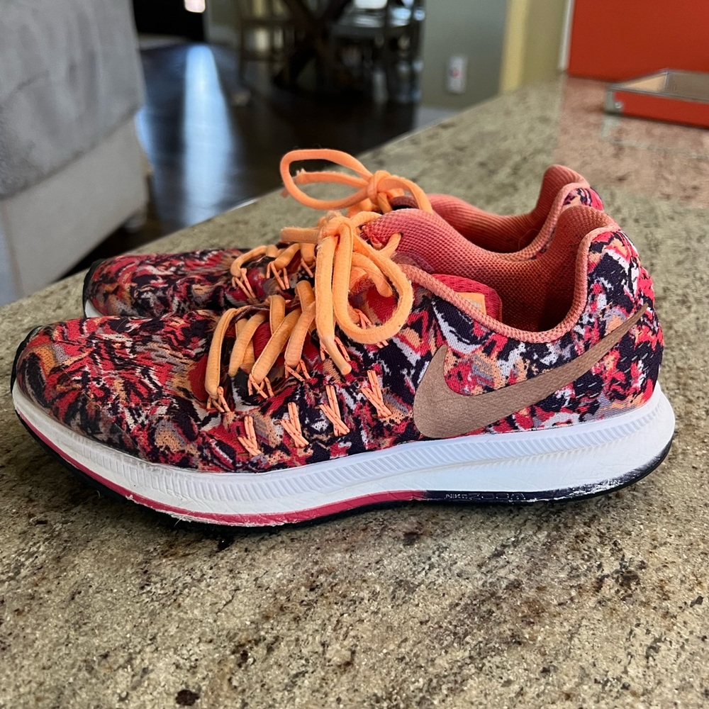 Nike  Zoom Pegasus tennis shoes